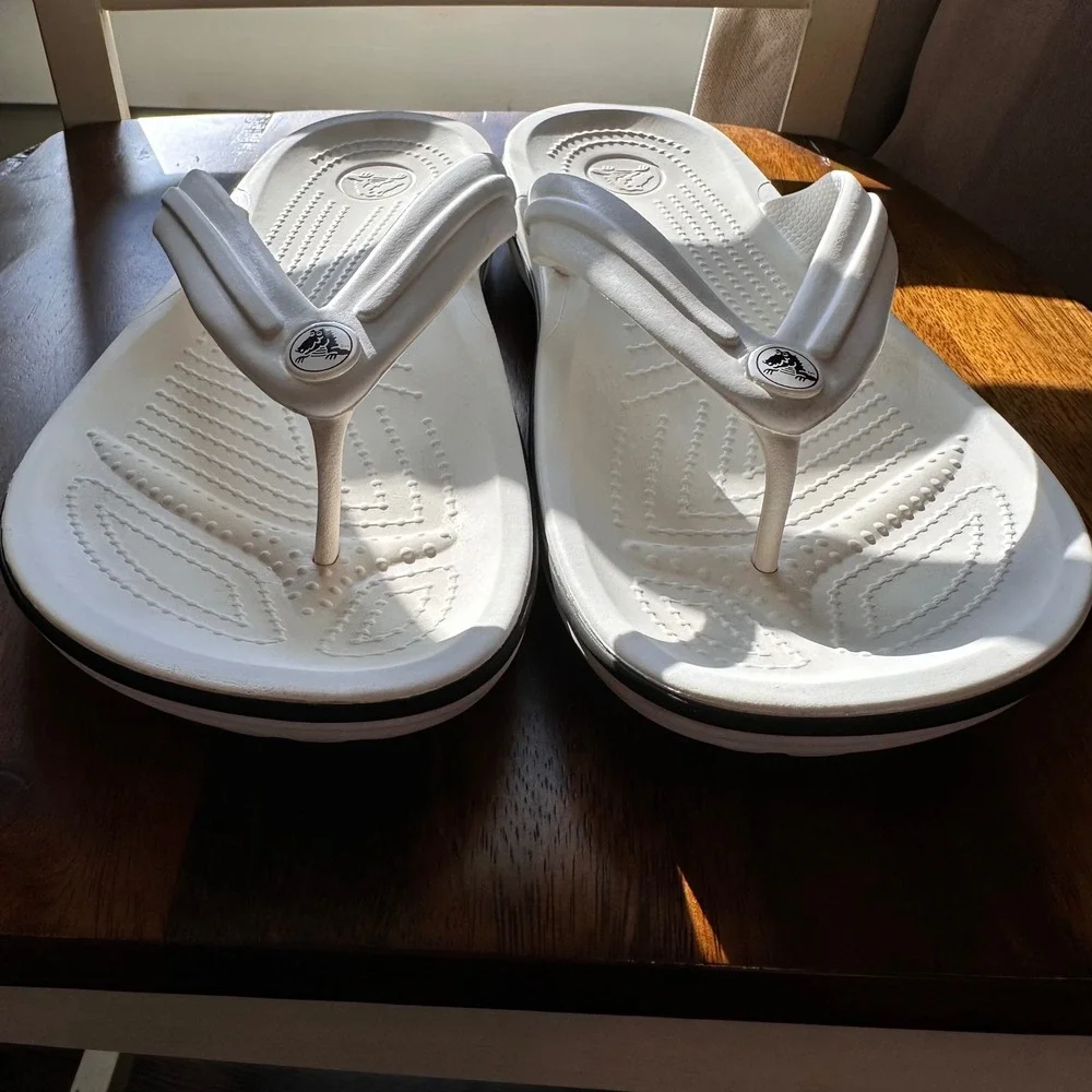 Crocs Crocband Flip Flops Unisex White Lightweight Comfort Sandals M10 W12